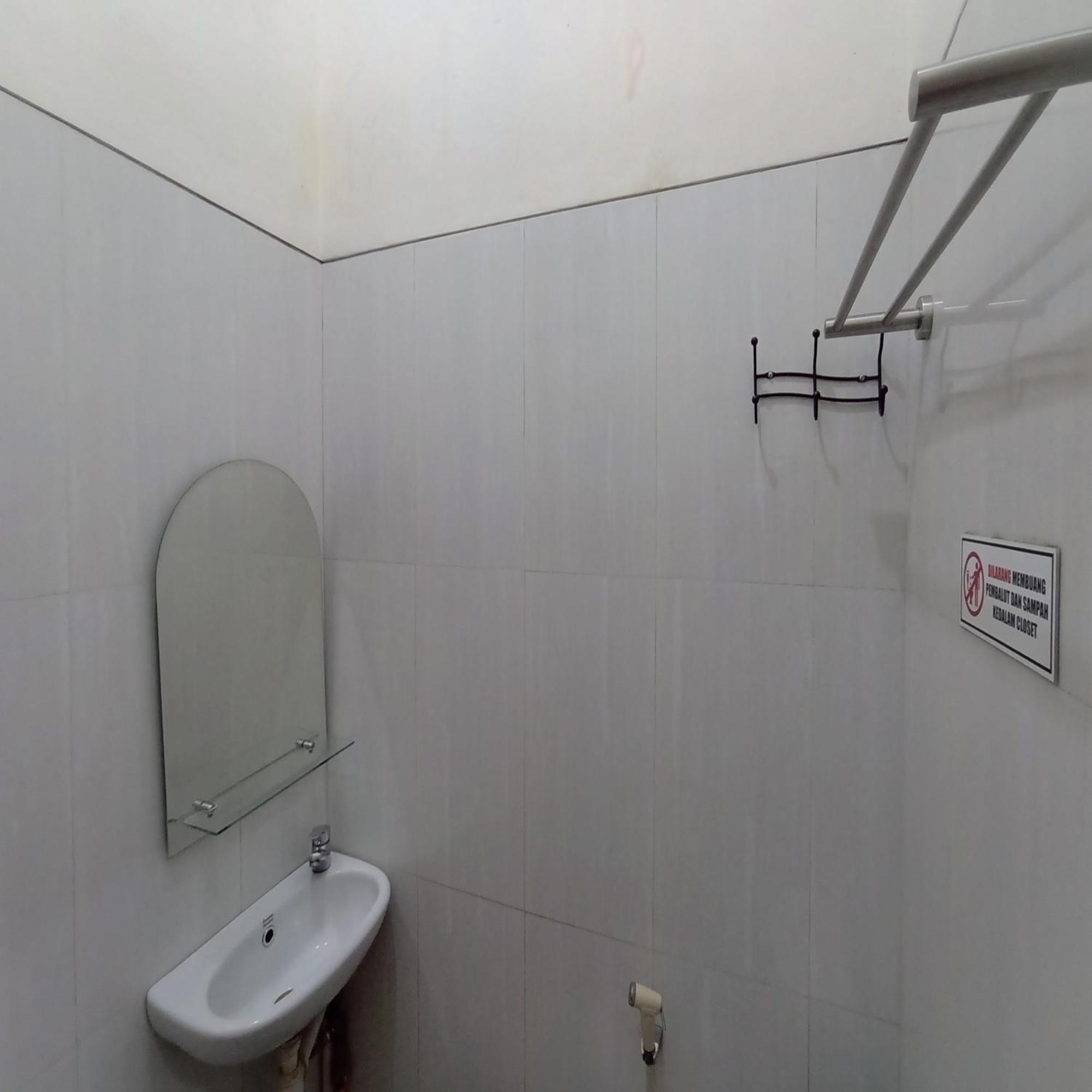 OYO 3314 Syariah House Hotel Purwokerto Bagian luar foto